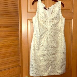 Vneck sleeveless dress